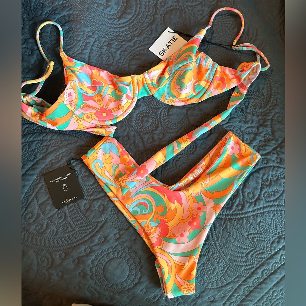 Skatie Nadi swimsuit Kate top mandi bottoms Small
